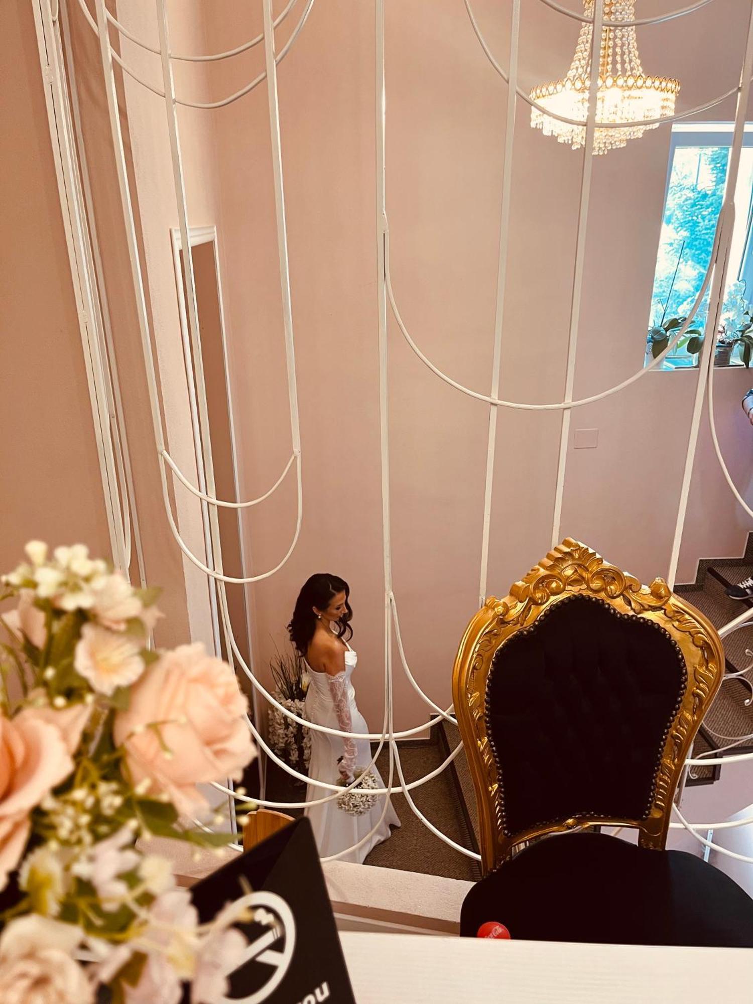ホテル Cochet Boutique Târgu Jiu エクステリア 写真